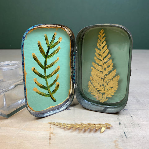 #437 Small Fern Tin