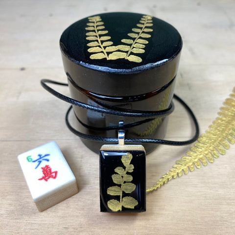 Fern Mah Jong Pendant & Amber Pot