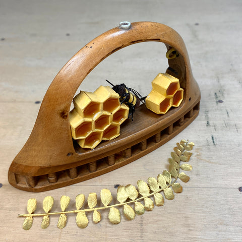 #005 Wild Hive - Ribbon Shuttle