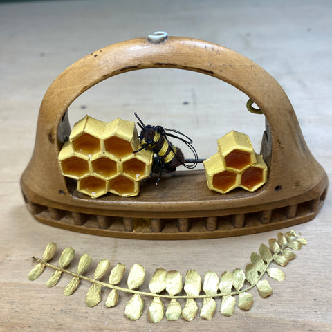 #005 Wild Hive - Ribbon Shuttle