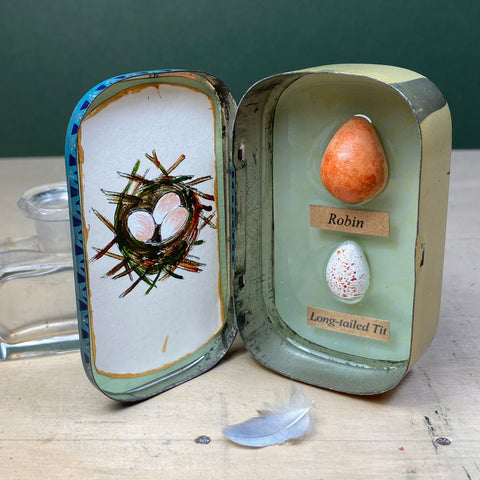 #008 Bird Eggs Vintage Tin