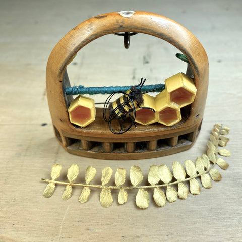 #610 Wild Hive - Ribbon Shuttle