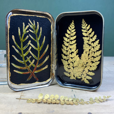 #554 Vintage Fern Tin